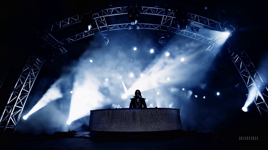 DJ>LVX auf der Bühne